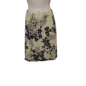 Studio M women's knee length skirt black floral print size Medium